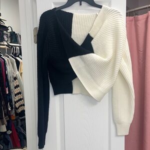 SHEIN Black & White Colorblock Cropped Knit Sweater